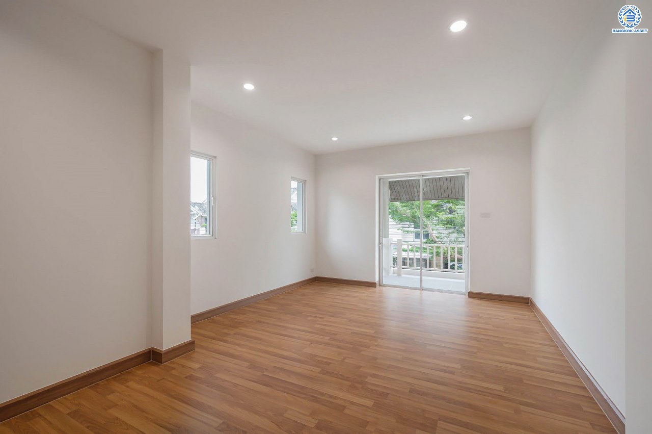 บ้านมือสองตกแต่งใหม่ โครงการ อนันตธารา ทวีวัฒนา เนื้อที่ 61.6 ตร.ว. พื้นที่ใช้สอย 190.96 ตร.ม. ฟังก์ชันจัดเต็ม 3 ห้องนอน 3 ห้องน้ำ จอดรถได้ 2 คัน ตอบโจทย์ทุกการเดินทาง บนทำเลศักยภาพ ติดถนนบรมราชชนนี เชื่อมต่อทางคู่ขนานลอยฟ้า ใกล้รถไฟฟ้าสายสีน้ำเงิน "สถานีบางพลัด"